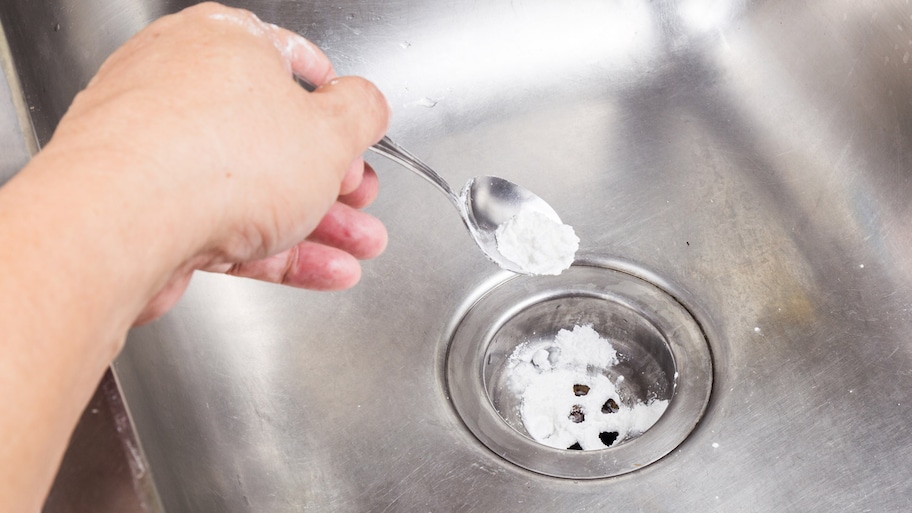 Bicarbonato de sódio e ralo de pia